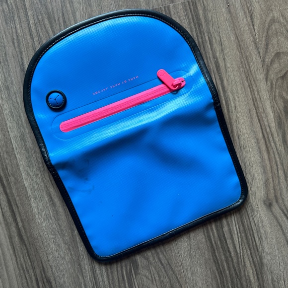 Marc By Marc Jacobs Luna Tarp Zip Clutch Case - Picture 4 of 5